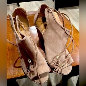 Suede like heel bootie